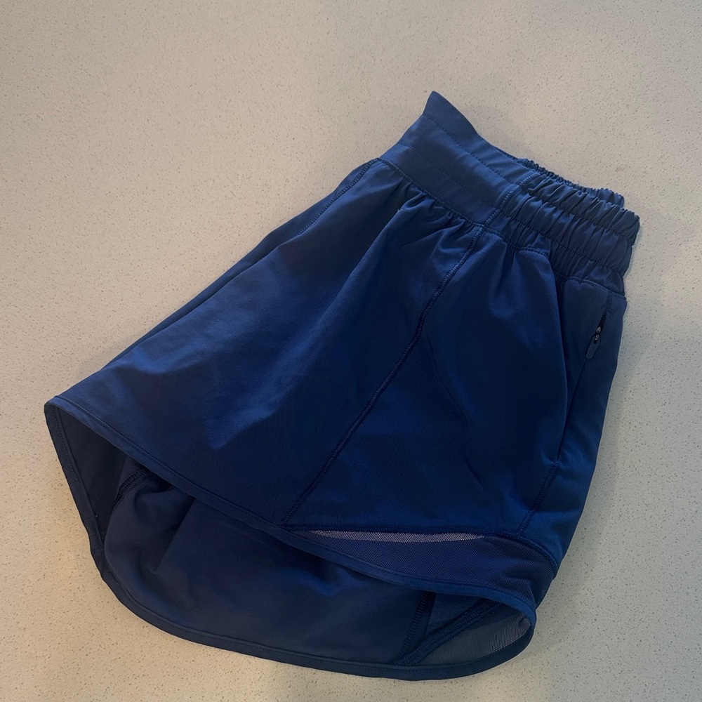 Lululemon Women’s Hotty Hot Low-Rise Lined Short 2.5”